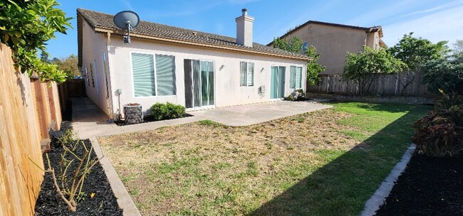 Building Photo - Beautiful Ideal Family Home: 3 Bedrooms, 2...