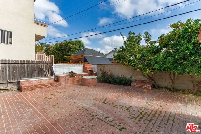 Building Photo - 4360 McLaughlin Ave