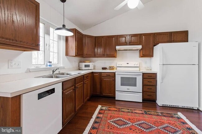 Building Photo - 12 Burr Oak Dr