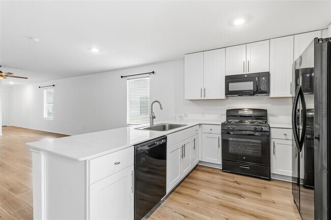 Building Photo - 162 Agate Clf Dr