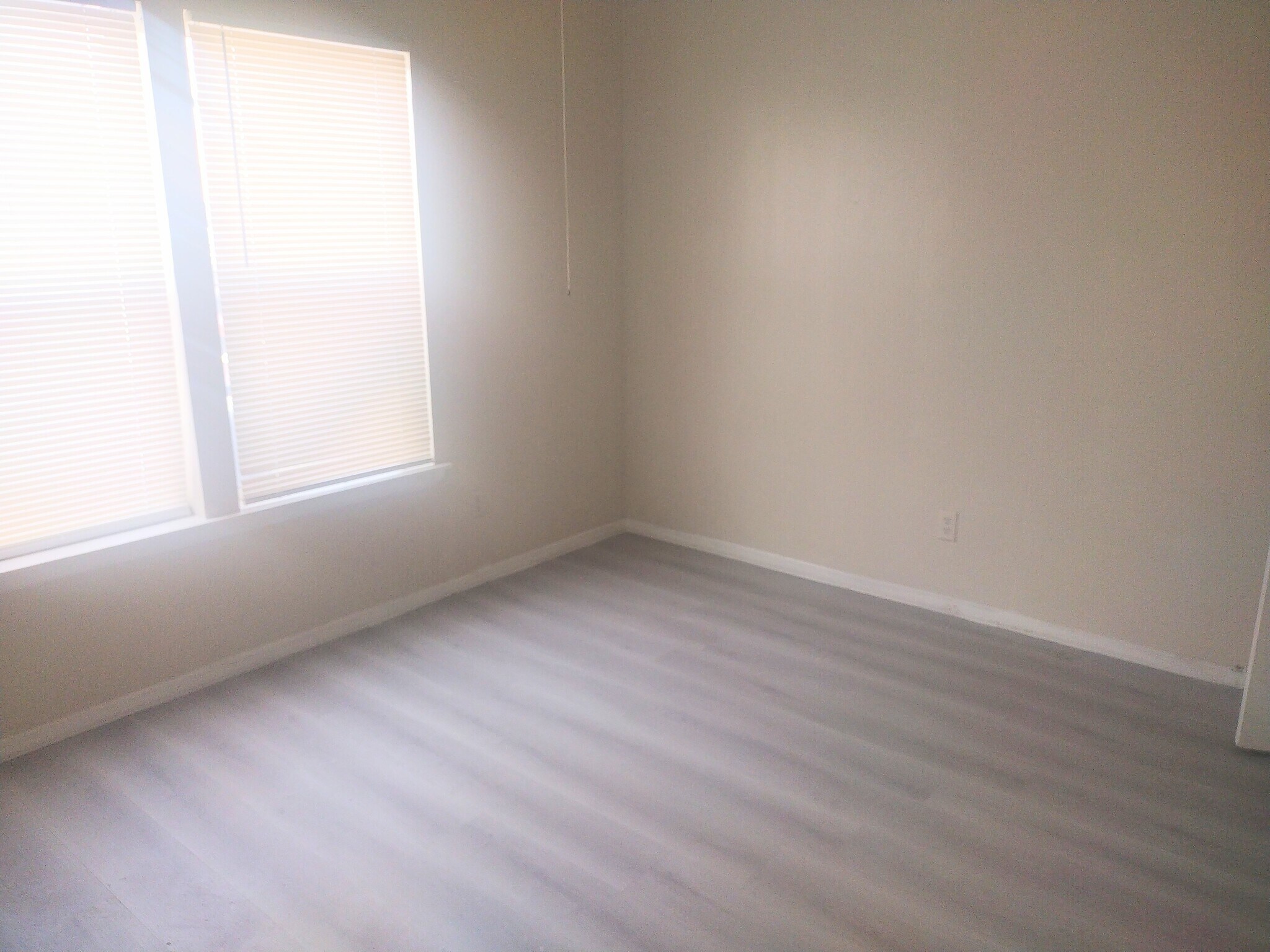 Building Photo - 508 Holiday Dr