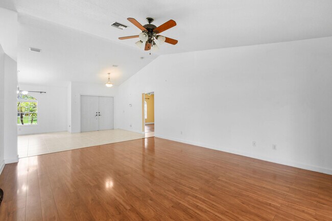 Building Photo - 1671 SW Mackey Ave