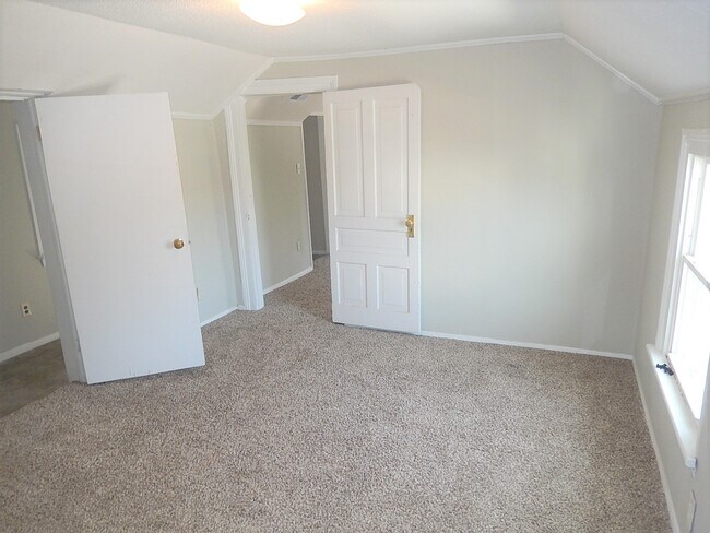 Building Photo - 1015 Oberlin Rd