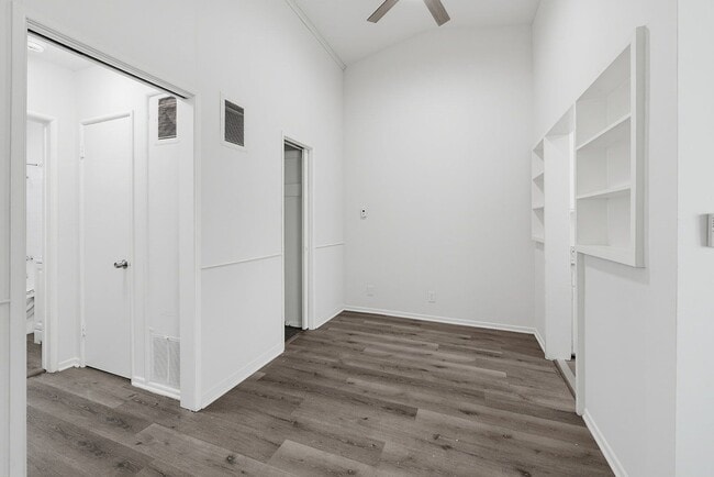 Building Photo - 333 Rexford Dr