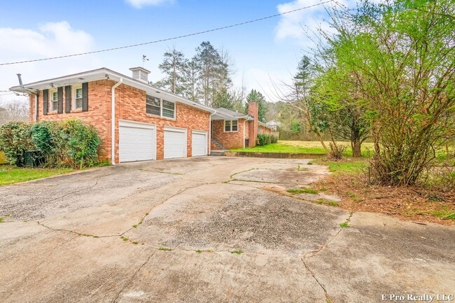 Building Photo - Welcome Home!