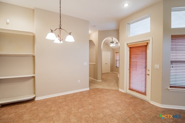 Building Photo - 304 Yosemite Dr