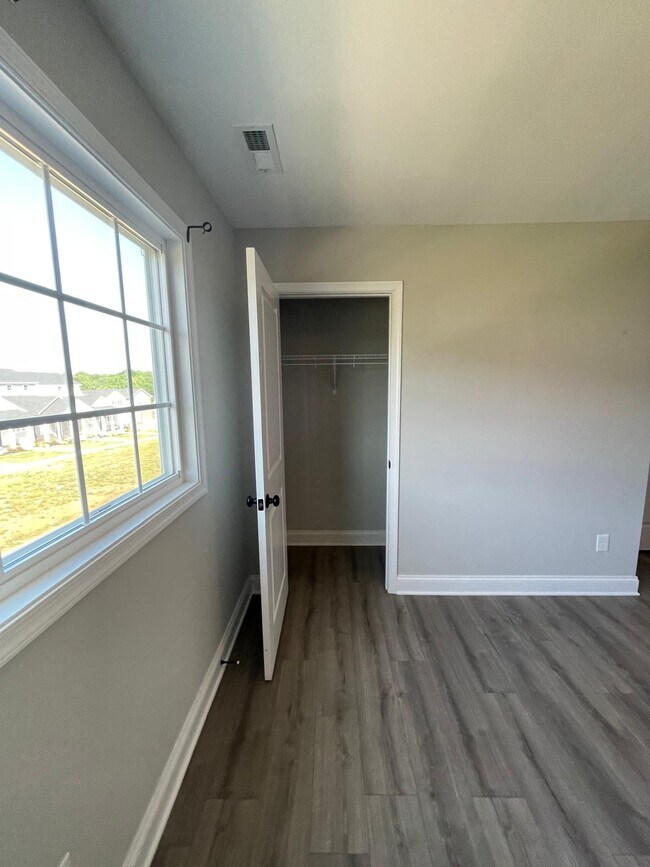 Building Photo - 1054 Brownstone Ln