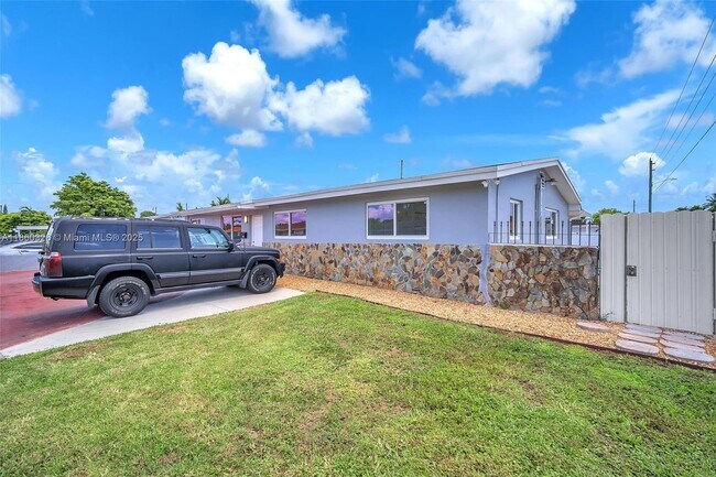 Building Photo - 3341 SW 94th Ct