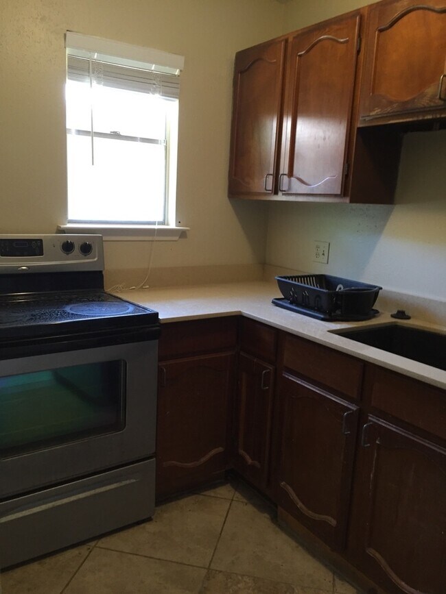 Building Photo - College Station - 1 bedroom /1 bath condo in Northgate area!! - Walking or biking distance to TEX...