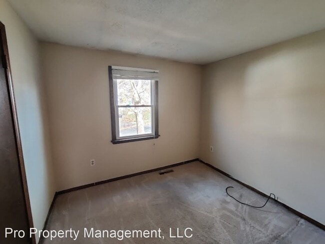 Building Photo - 3 br, 1.5 bath House - 77 Hitchcock Drive