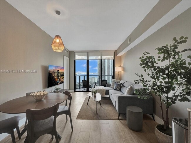 Building Photo - 121 NE 34th St