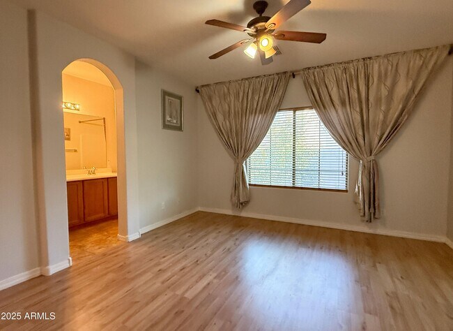 Building Photo - 7911 S 50th Ln