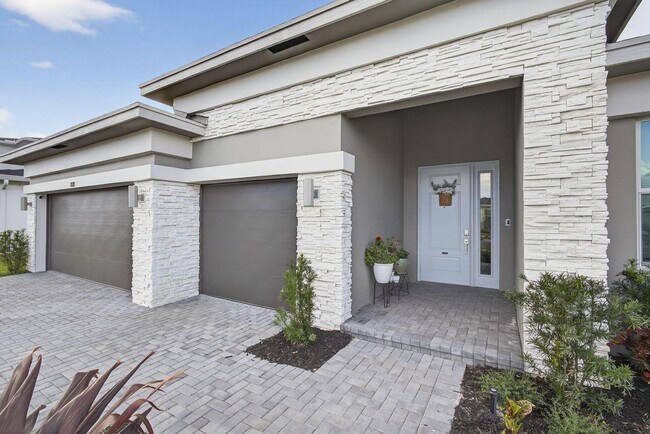 Building Photo - 1543 Stockbridge St