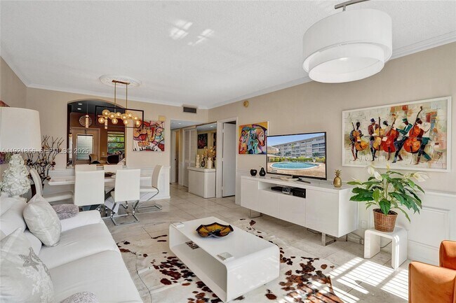 Building Photo - 330 SE 2nd St