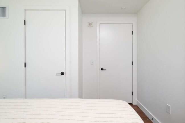 Building Photo - 212 Stuart St