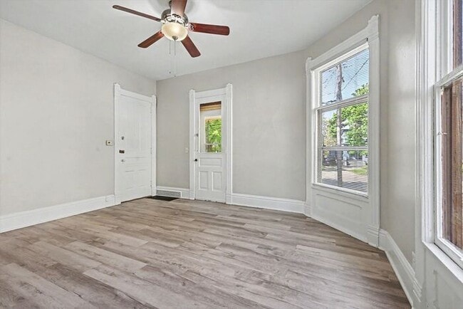 Building Photo - Charming 1-Bed/1-Bath Apartment – Newly Renovated!