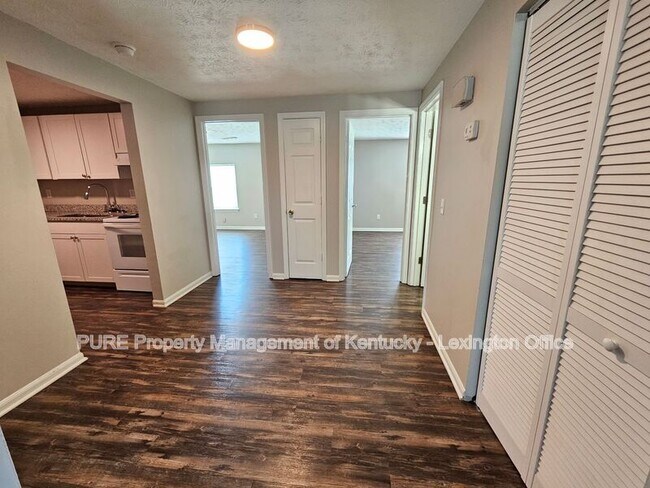 Building Photo - 427 Cardwell Ave