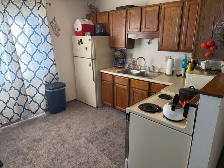 Building Photo - 65 Main St