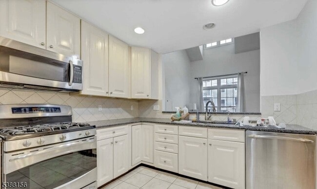 Building Photo - 16 Forshee Cir