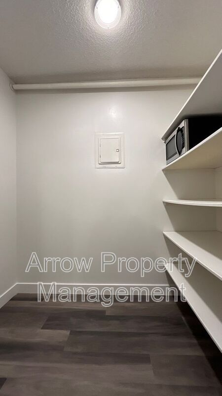 Building Photo - 11141 N 137th St