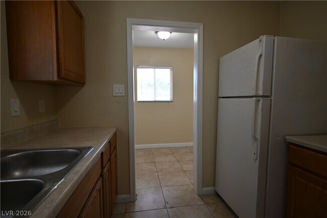Building Photo - 320 N 16th St