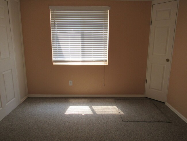 Building Photo - Superb  updated 5 bedroom, 4 bathroom home...