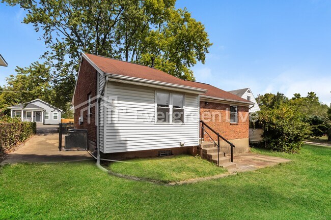 Building Photo - 2027 Highland Ave