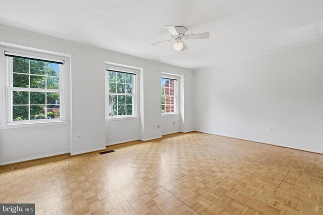 Building Photo - 8350 Glastonbury Ct