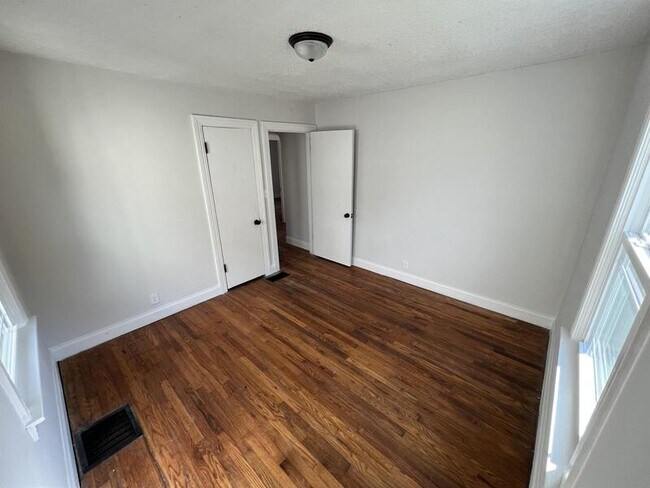Building Photo - 407 N 42nd St