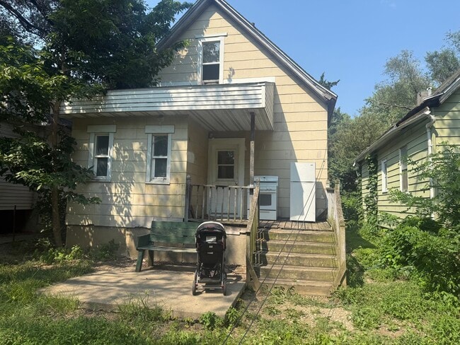 Primary Photo - 601 Alexander Ave