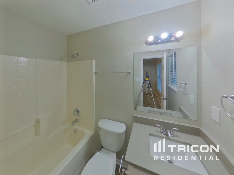 Building Photo - 604 Cumberland Dr