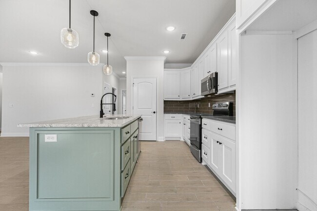 Building Photo - 30 Penzance Dr