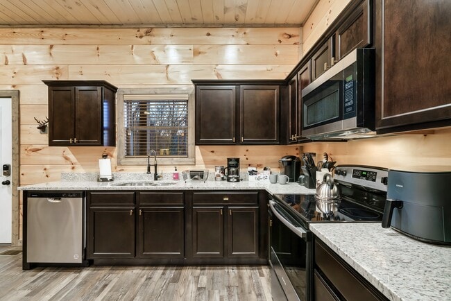 Building Photo - 2127 Eagle Feather Dr