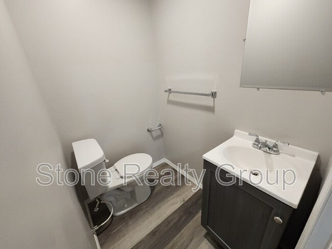 Building Photo - 2200 S 8th St