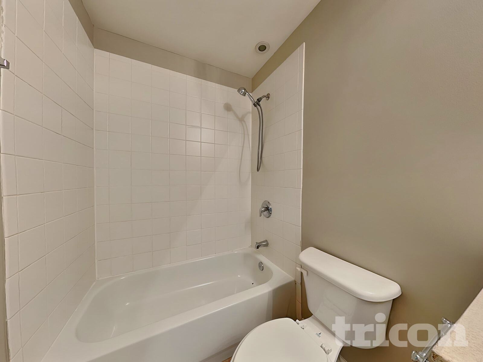 Building Photo - 1533 Country Wood Dr