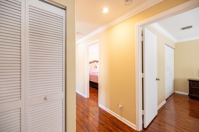 Building Photo - 4462 Lake Tahoe Cir