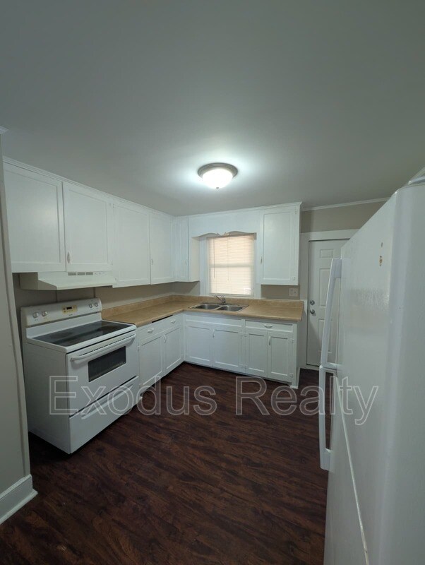 Building Photo - 312 Bracken St