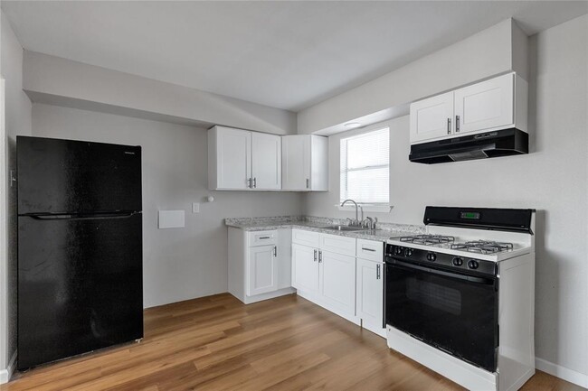 Building Photo - 809 John Adams Dr