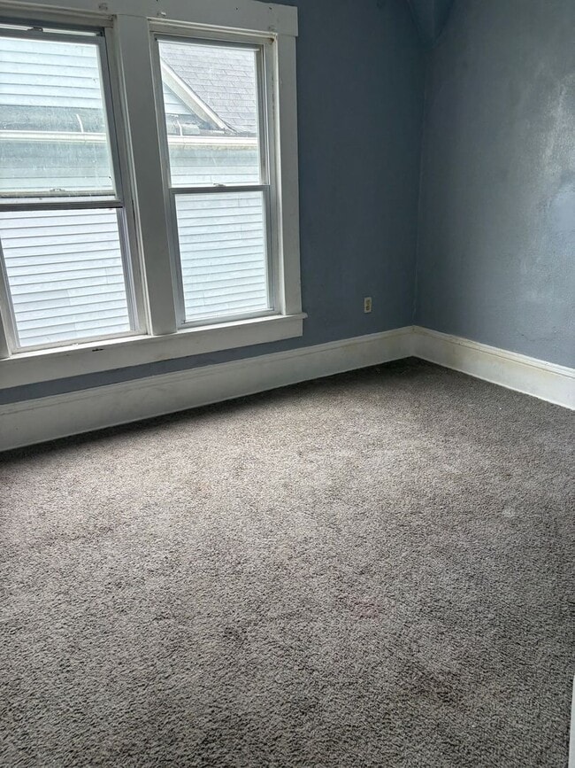 Building Photo - 3 Bedroom Single Family