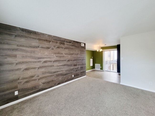 Building Photo - Completely renovated in the heart of Montrose. Spacious 1 bedroom 1 bath condo, upstairs corner u...