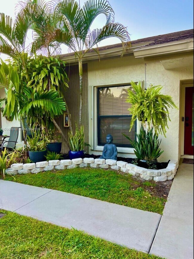 Building Photo - 3064 S Oakland Forest Dr