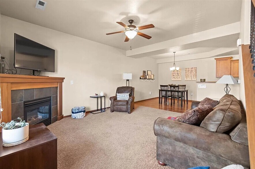 Building Photo - 1635 Burr Dr
