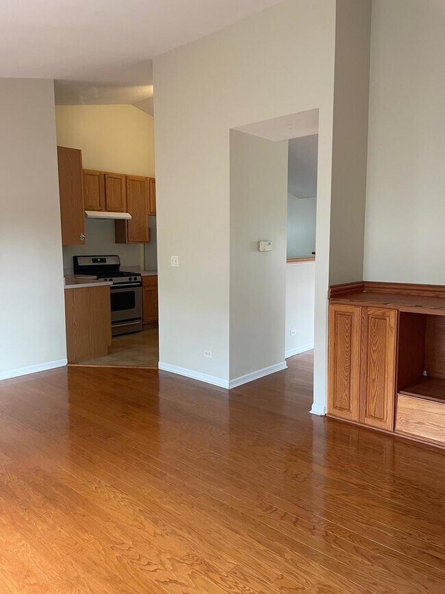 Building Photo - 927 Genesee Dr