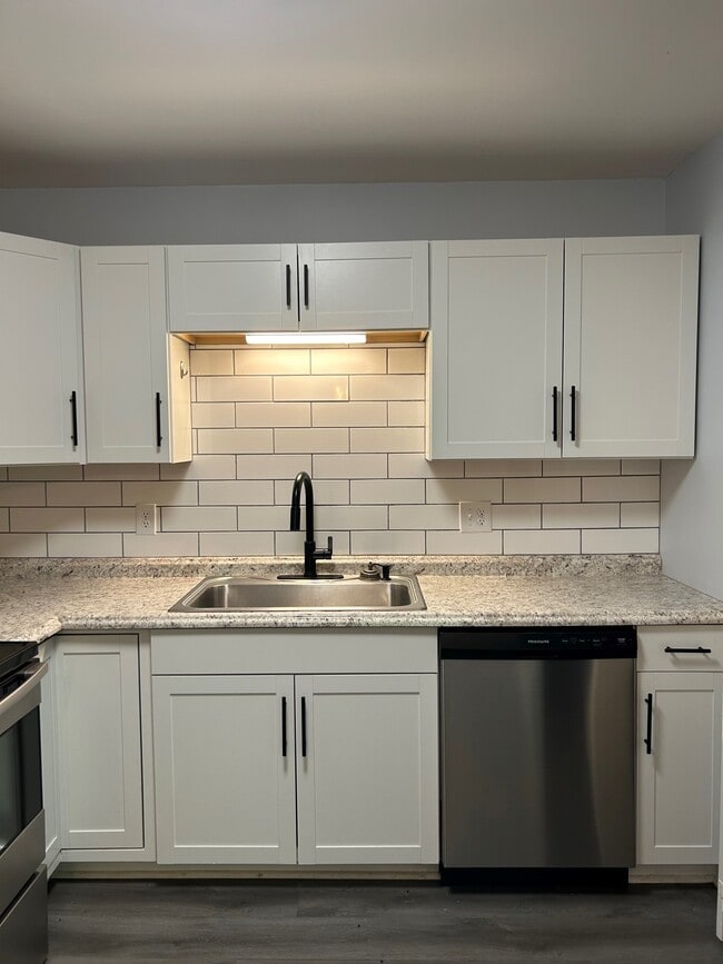 Building Photo - 2319 Boardwalk Ave