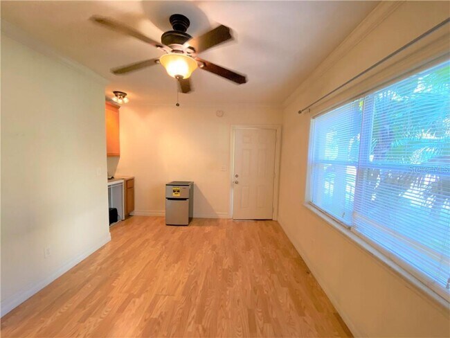 Building Photo - 1355 Drew St