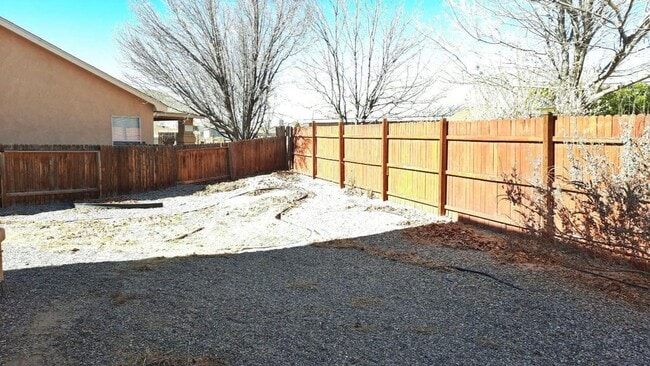 Building Photo - 4 Bedroom, 2.5 Bathroom! Lovely Home Comin...