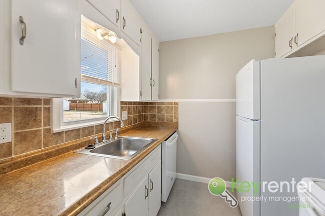 Building Photo - Well-Maintained 2-Bedroom Home – Near I-135