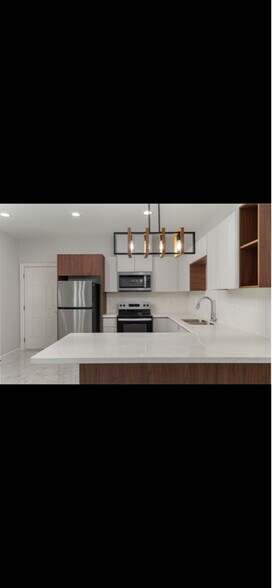 Building Photo - 1007 Hidden Hls St