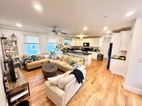 Building Photo - Charming 5 Bedroom-No Broker Fee