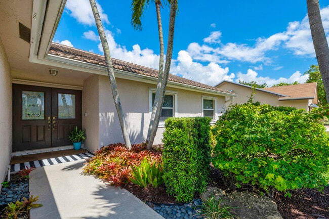 Building Photo - 7661 W Country Club Blvd